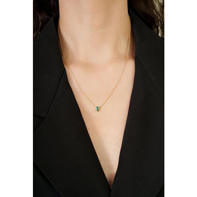 Green 18k Yellow Gold Pear Cut Zambian Emerald Solitaire Birthstone Necklace Everday Wear For Sale - Image 8 of 13