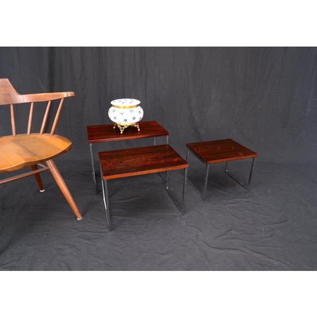 Mid-Century Modern Rosewood Tops Chrome Base Mid Century Modern Set of 3 Nesting Side End Tables For Sale - Image 3 of 11