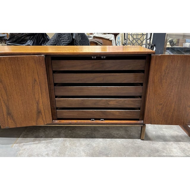 Brown Mid Century Modern Walnut Sideboard. Founders Furniture, Attributed For Sale - Image 8 of 18