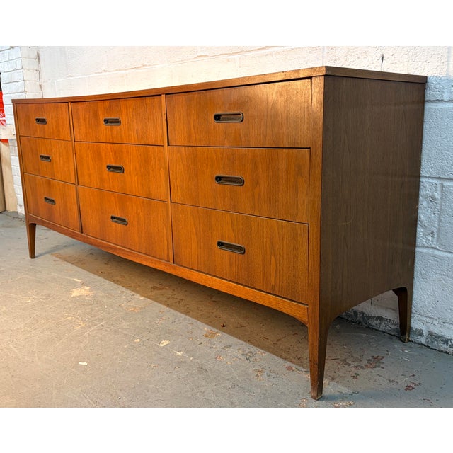Mid-Century Modern Mid 20th Century Modern Nine Drawer Dresser For Sale - Image 3 of 12