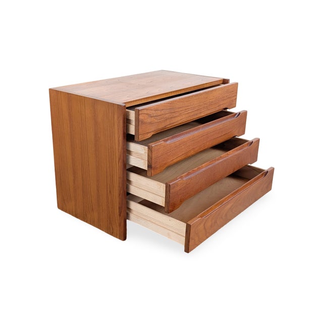 Vintage Chest of Drawers in Teak For Sale - Image 4 of 9