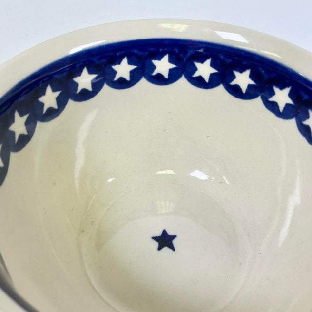 1980s 1980s Arts & Crafts Americana Boho Chic Stars Boleslawiec Polish Pottery Serving Bowl - 4th of July For Sale - Image 5 of 9