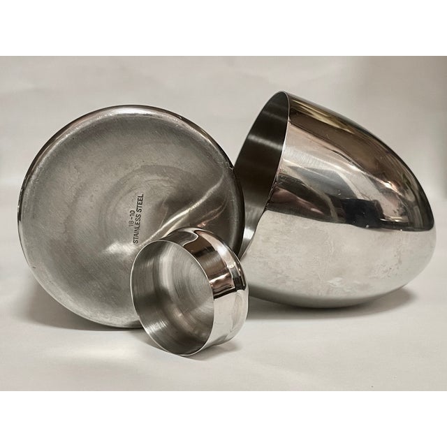 1960s 1960s Mid-Century Italian-Style 18/10 Stainless Steel "Bullet" Cocktail Shaker – 4-Piece Set For Sale - Image 5 of 8