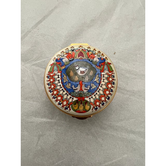 White Vintage 1980s Staffordshire Enamel Box, 12 Days of Christmas, Made in England. For Sale - Image 8 of 13