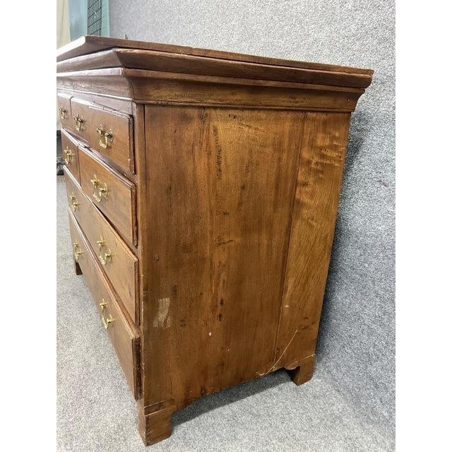 Brown 18th Century George III English Provincial Seven Drawer Chest | Antique Oak & Fruitwood Bachelor's Dresser For Sale - Image 8 of 9