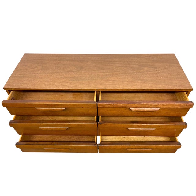 1970s Vintage Mid Century Modern 6-Drawer Dresser by Bassett Furniture, Tapered Legs, Dovetail Construction For Sale - Image 5 of 8