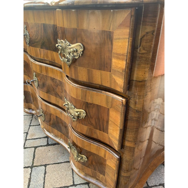 Brown Baroque Chest of Drawers in Walnut, 1760 For Sale - Image 8 of 15