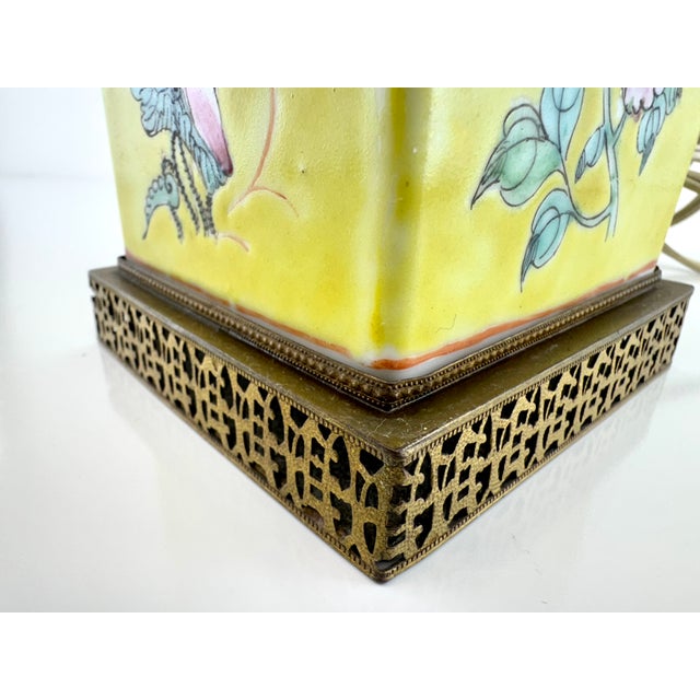 Vintage Chinoiserie Small Yellow Porcelain Table Lamp With Brass Base and Floral Motif For Sale In Little Rock - Image 6 of 9