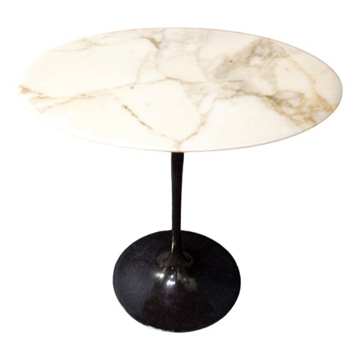 Table by Eero Saarinen for Knoll International For Sale