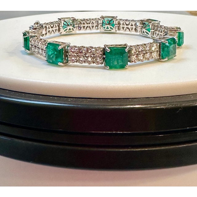 14.76 Carats Natural Zambian Emerald with Diamonds 4.74 Carats and 14k Gold For Sale - Image 11 of 18