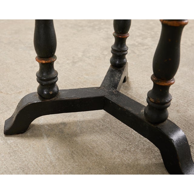 20th C. English Chinoiserie Ebonized Gilt Tripod Drinks Table For Sale - Image 9 of 17
