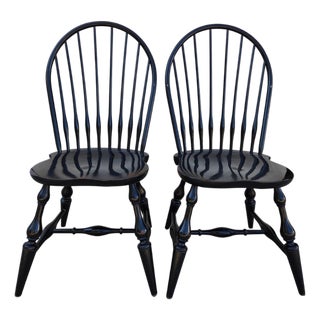1990s 2 Nichols & Stone Windsor Side Chairs Bow Back Saddle Seat Distressed Country For Sale
