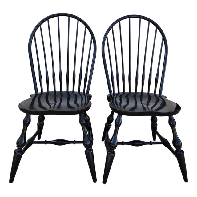 1990s 2 Nichols & Stone Windsor Side Chairs Bow Back Saddle Seat Distressed Country For Sale