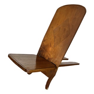 Late 19th Century Hand Carved Lacquered Wooden Indonesian Palaver Fireside Chair For Sale