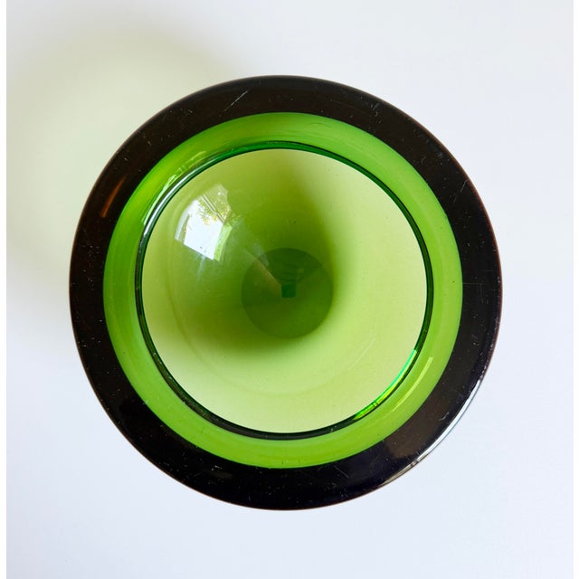 A vintage 1950s-1960s Murano art glass bowl or vide poche, crafted on the island of Murano in Venice, Italy. It features...