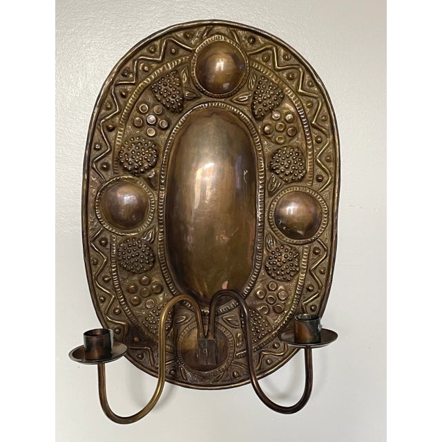 Early American 19th Century Hammered Brass Double Arm Wall Sconces - Set of 2 For Sale In Palm Springs - Image 6 of 12