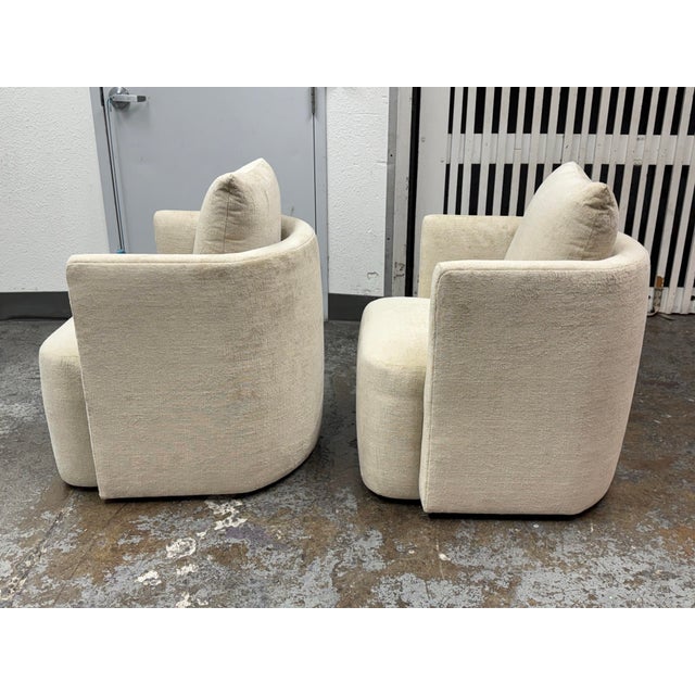 Rose Tarlow Custom Hewn Workshop Pigalle Chairs on Casters + Rose Tarlow Luciana in Sanderling Upholstery, Pair For Sale - Image 4 of 12