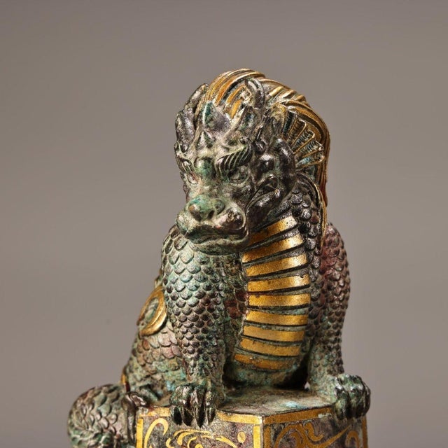 Bronze Bronze Pair of Water-Drawing Mythical Beasts (Xishui Shou) With Gold Inlay - Green Patina Bronze Figurines on Bases For Sale - Image 8 of 9