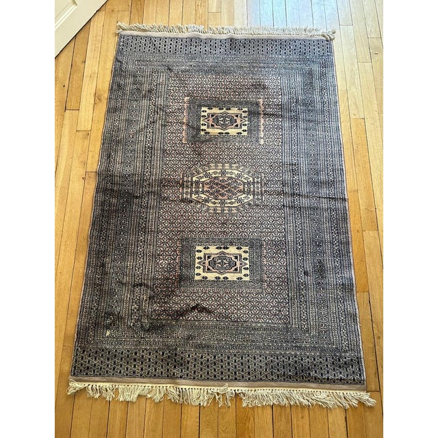 Hand-knotted wool and silk rug Good condition, originally from Pakistan, 1970s