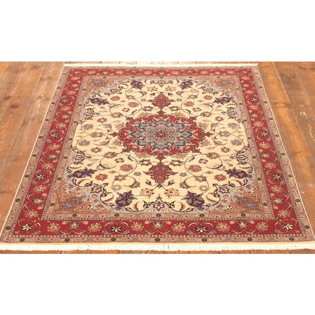 Middle Eastern Rug in Wool For Sale - Image 4 of 11