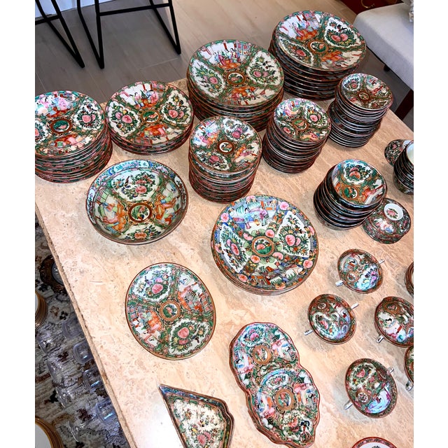 Large Vintage Chinese Export Rose Medallion Porcelain Collection – 188-Piece Estate Set For Sale - Image 9 of 17