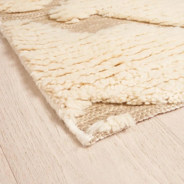 Abstract Schumacher Zimba 8' x 10' Rug in Ivory & Sand For Sale - Image 3 of 5