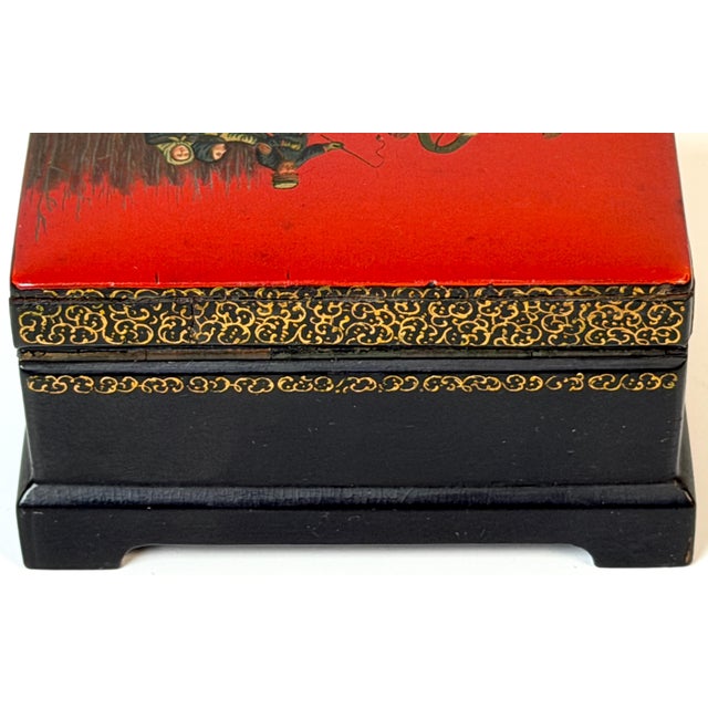 Imperial Russian Lacquered Papier-Mâché Troika Box, Lukutin Factory, 1880-1910 For Sale - Image 13 of 18