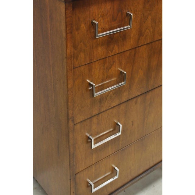 Mid-Century Modern Vintage Mid Century Modern Walnut Veneer 4 Drawer Chrome Pull Tall Chest Dresser For Sale - Image 3 of 17
