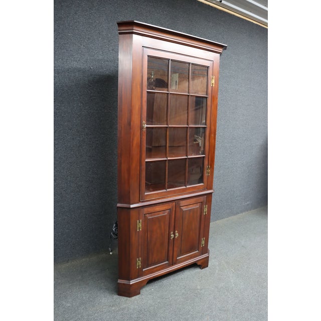 Traditional Henkel Harris Genuine Mahogany Illuminated Corner Cabinet / Curio Display Cabinet For Sale - Image 3 of 12