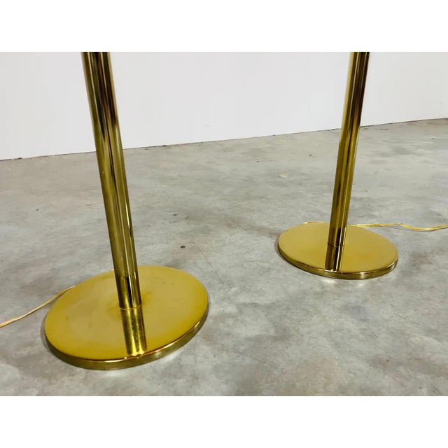 Mid-Century Modern Elegant Pair of Laurel Lamp Company Fluted Brass Floor Lamps For Sale - Image 3 of 8
