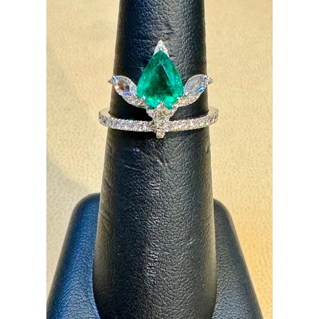 Gemstone 1.2 Ct Finest Zambian Pear Emerald & 1 Ct Diamond Ring in 18 Kt Gold Size 6.5 For Sale - Image 7 of 18