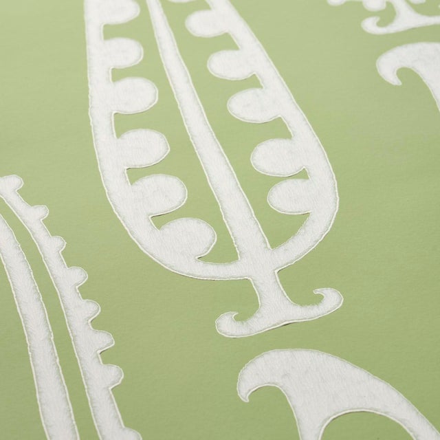 Modern SAMPLE - Schumacher x Drusus Tabor Paisley Peas Wallpaper In Green For Sale - Image 3 of 4