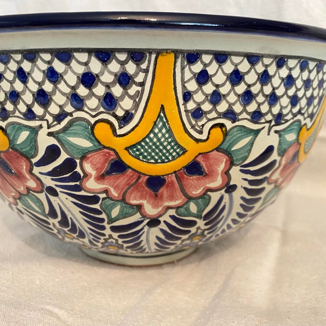 1970s Hand Painted Mexican Talavera Pottery Mixing Bowl For Sale - Image 5 of 9