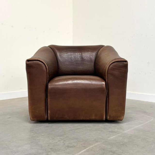 Remarks: Vintage design lounge chair by De Sede, model DS 47. Swiss design 1970s Best quality thick buffalo leather. Chair...