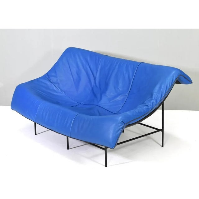 The Butterfly sofa, designed by Gerard van den Berg for Montis, is known for its distinctive and organic shape that...