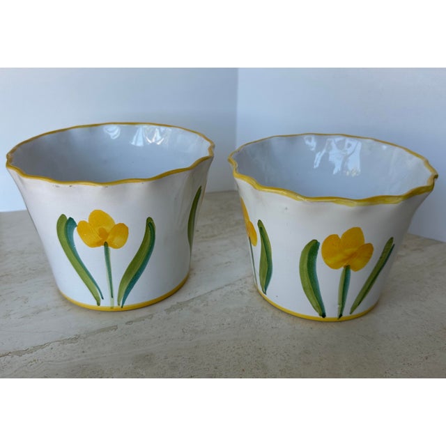 Lovely pair of Italian hand-painted cache pot planters with a colorful and simple daffodil/tulip on each.