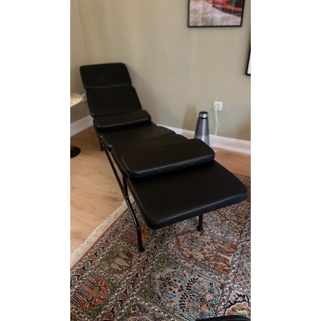 Black ES 106 Soft Pad Chaise Lounge in Black Leather by Charles and Ray Eames for Vitra, 1990s For Sale - Image 8 of 16