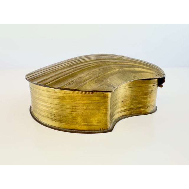1960s Vintage Mid Century Brass Scallop Shell Hinged Decorative Box For Sale - Image 5 of 10