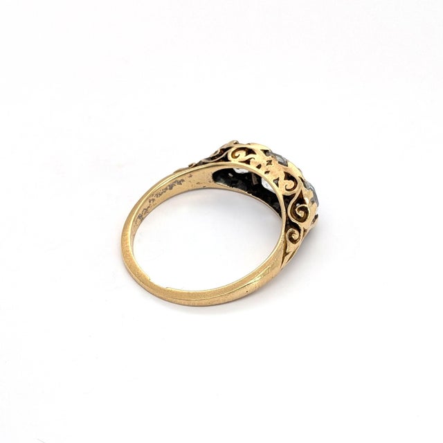 Vintage Old Mine Cut Diamond & 18k Yellow Gold Three-Stone Ring - Size 7.25 For Sale In Phoenix - Image 6 of 9