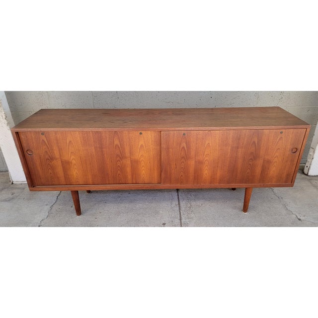 Mid-Century Modern Hans Wegner Ry-26 Teak Danish Modern Credenza With Sliding Doors For Sale - Image 3 of 18