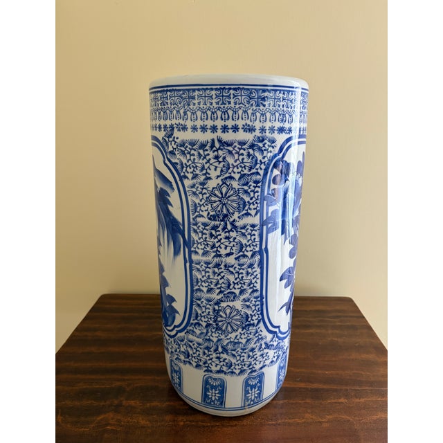 1980s Blue and White Chinoiserie Porcelain Umbrella Stand With Bird Motif For Sale In South Bend - Image 6 of 7