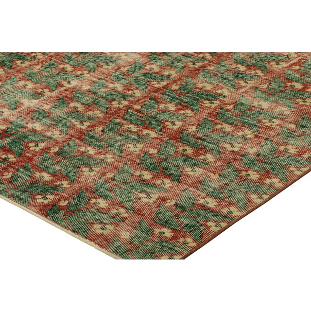 Vintage Zeki Müren Rug in Green With Red Geometric Patterns | Rug & Kilim For Sale In New York - Image 6 of 7