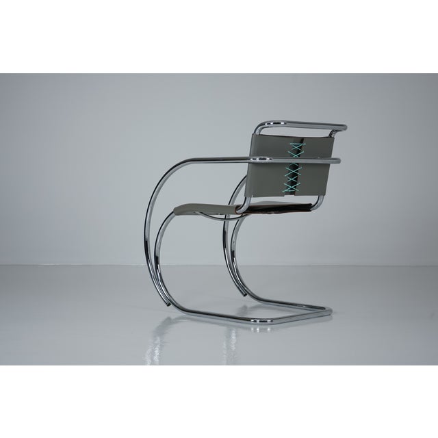 1970s MR20 Tubular Steel Cantilever Chair in Grey Leather by Ludwig Mies van der Rohe for Knoll International, 1970s For Sale - Image 5 of 18