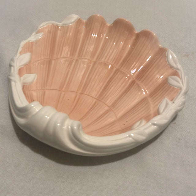Add a touch of classic Palm Beach style to your space with this vintage Fitz and Floyd Coquille ceramic pink shell dish....