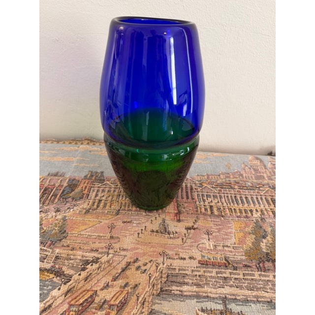 1980s Michael Scheiner for Dansk Postmodern Cobalt Blue & Green Art Glass Vase For Sale In Naples, FL - Image 6 of 7