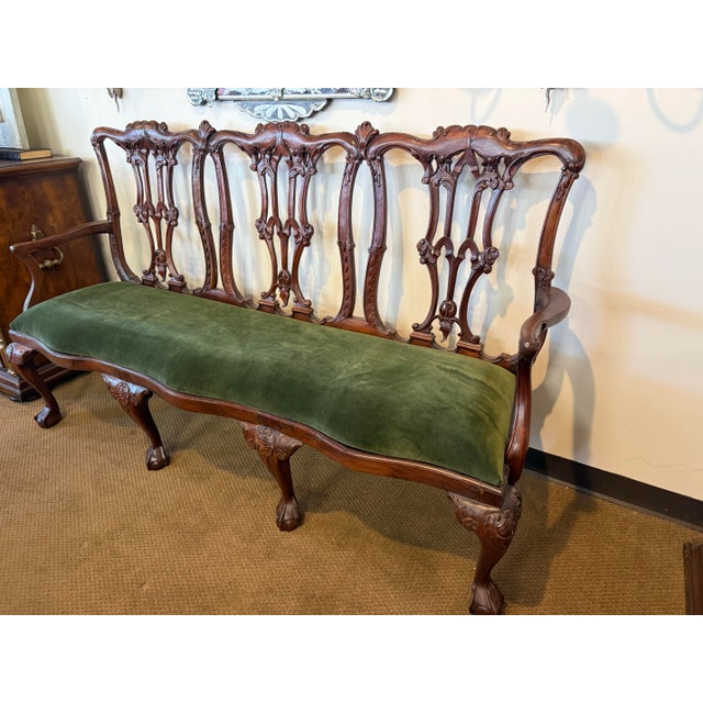 1910s Antique Chippendale Carved Mahogany Bench Settee With Upholstered Seat in British Racing Green Velvet For Sale - Image 5 of 8