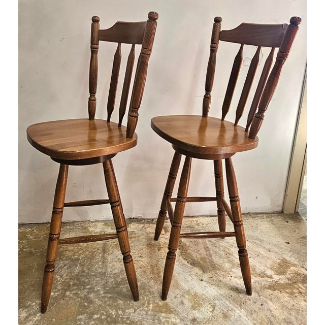 Mid 20th Century Pair of Mid Century Arts and Crafts Style Stained Maple Swivel Bar Stools For Sale - Image 5 of 9