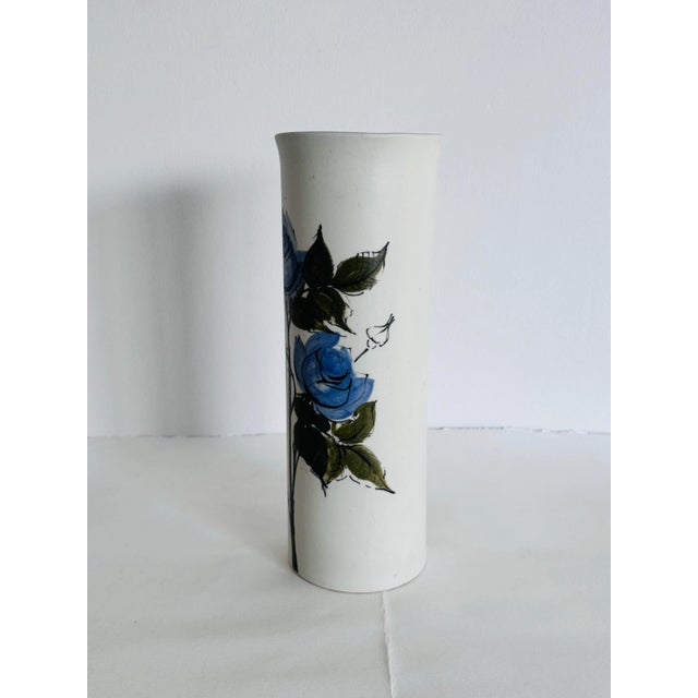 1960s Vintage 1960s Arabia of Finland Hand Painted Vase by Hilkka Liisa For Sale - Image 5 of 8