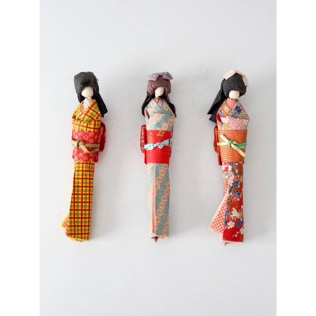Shabby Chic Mid-Century Japanese Folk Art Kimono Dolls Set of 3 For Sale - Image 3 of 16