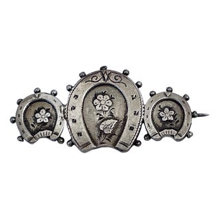 1891 Sterling Silver Victorian Triple Horseshoe Brooch For Sale